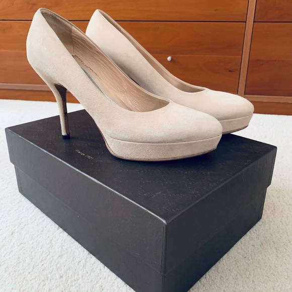 Vintage Gucci Beige Suede Heels - Picture 1 of 7